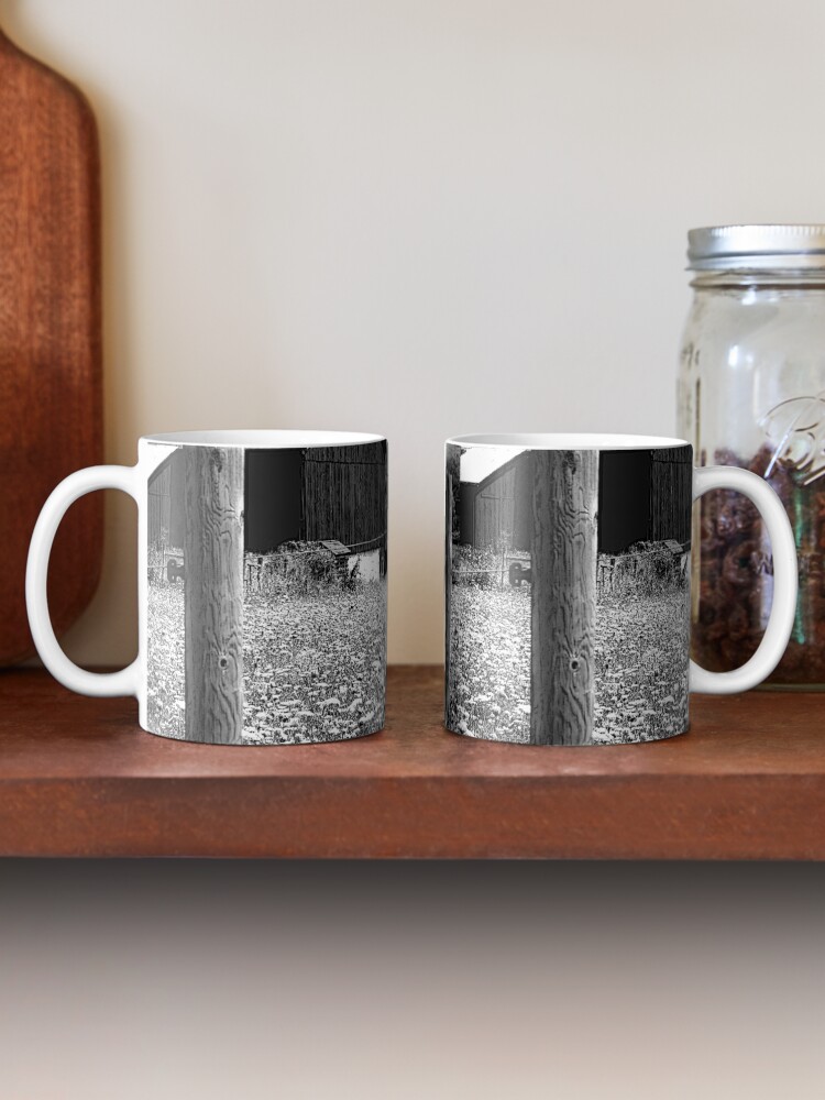Alternate view of All the Queens Barn /Features Field of Queen Ann Lace/Fence Coffee Mug