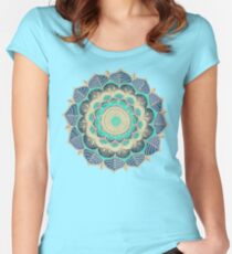Camiseta entallada de cuello ancho Floración de medianoche