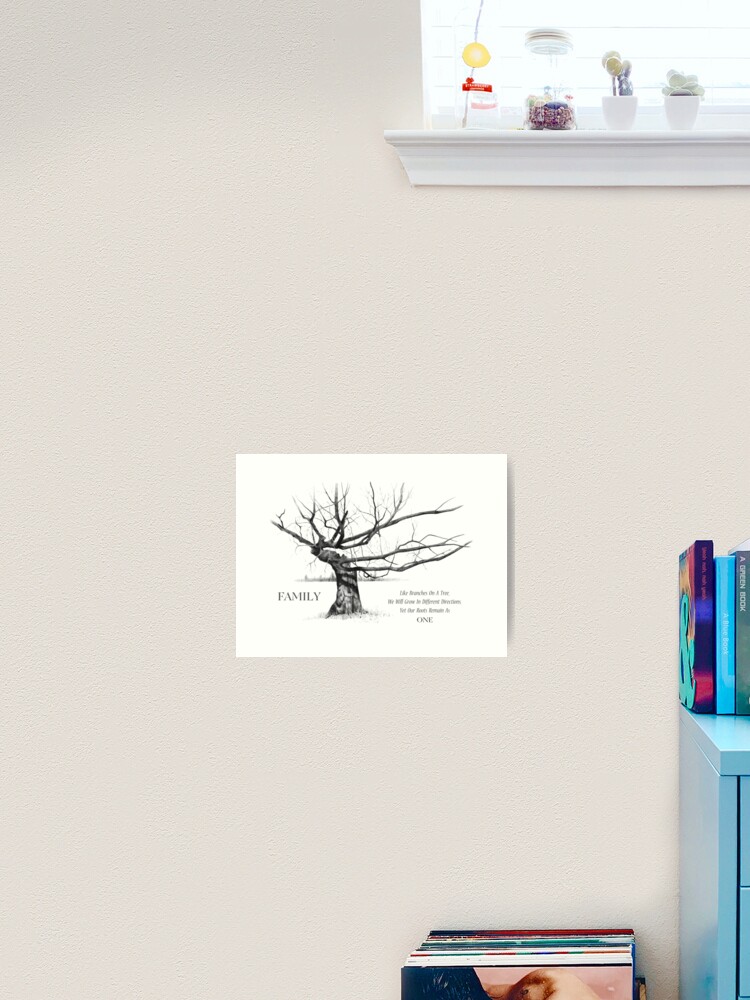 Impression Artistique Citation De Famille Avec Arbre Noueux Au Crayon Dessin Racines Familiales Connexions Par Joyce Redbubble