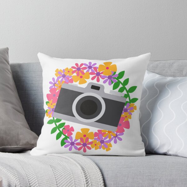 Artikelvorschau, Kamera mit Blumen entworfen und verkauft von nmdesigns1.