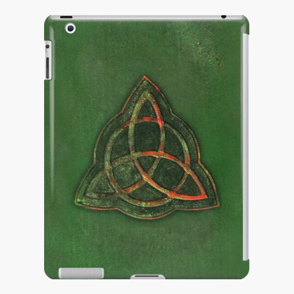 ¡Quería rendir homenaje con este diseño de nudo triquetra!
© 2019 CBS. ARR. Funda rígida para iPad