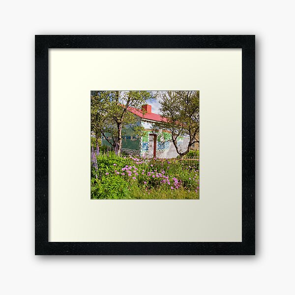 nærbuxnahús Framed Art Print