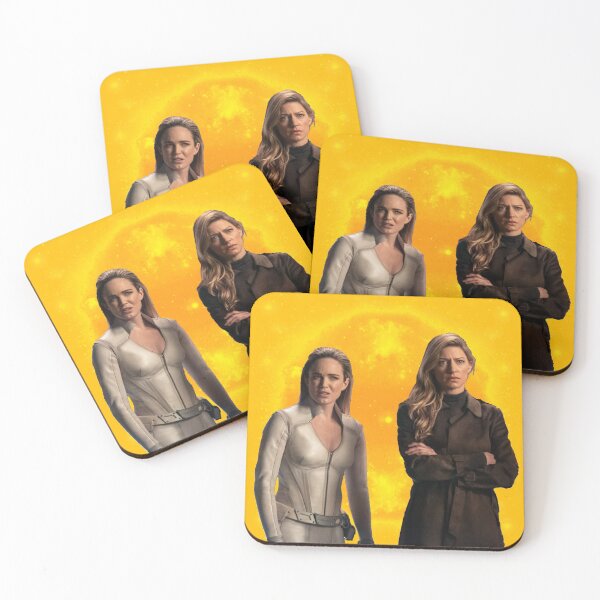 Artikelvorschau, Sara Lance und Ava Sharpe Gold Hintergrund entworfen und verkauft von dutchchu.
