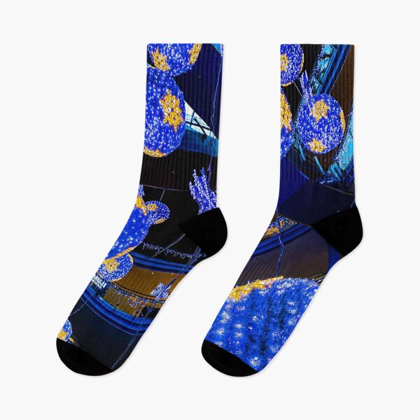 Artikelvorschau, Blaue und gelbe leuchtende hängende Verzierung entworfen und verkauft von Merch_Tingz.