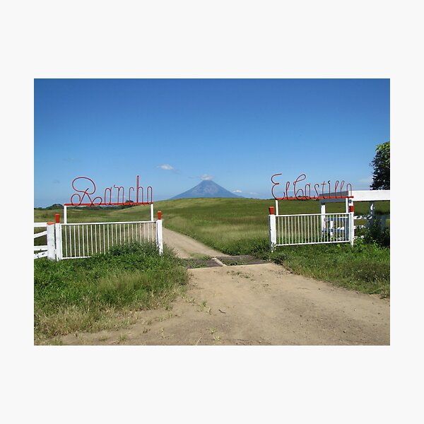 Artikelvorschau, Ranch View of Volcán Concepción entworfen und verkauft von Life Unfiltered.