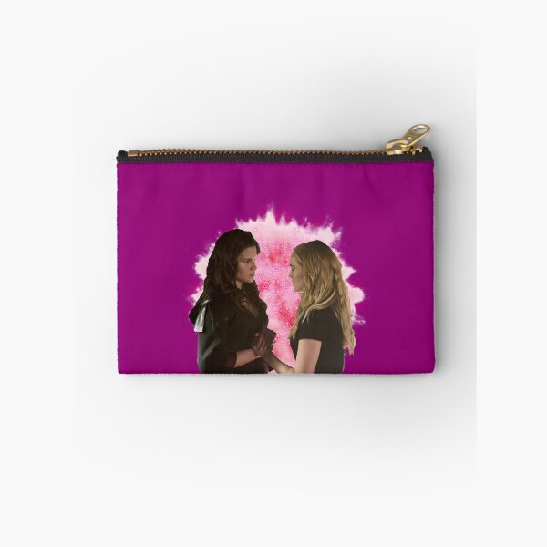 Aperçu de l'œuvre Nyssa Al Ghul et Sara Lance fond rose créée et vendue par dutchchu.