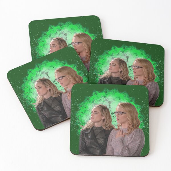 Artikelvorschau, Sara Lance und Felicity Smoak grüner Hintergrund entworfen und verkauft von dutchchu.