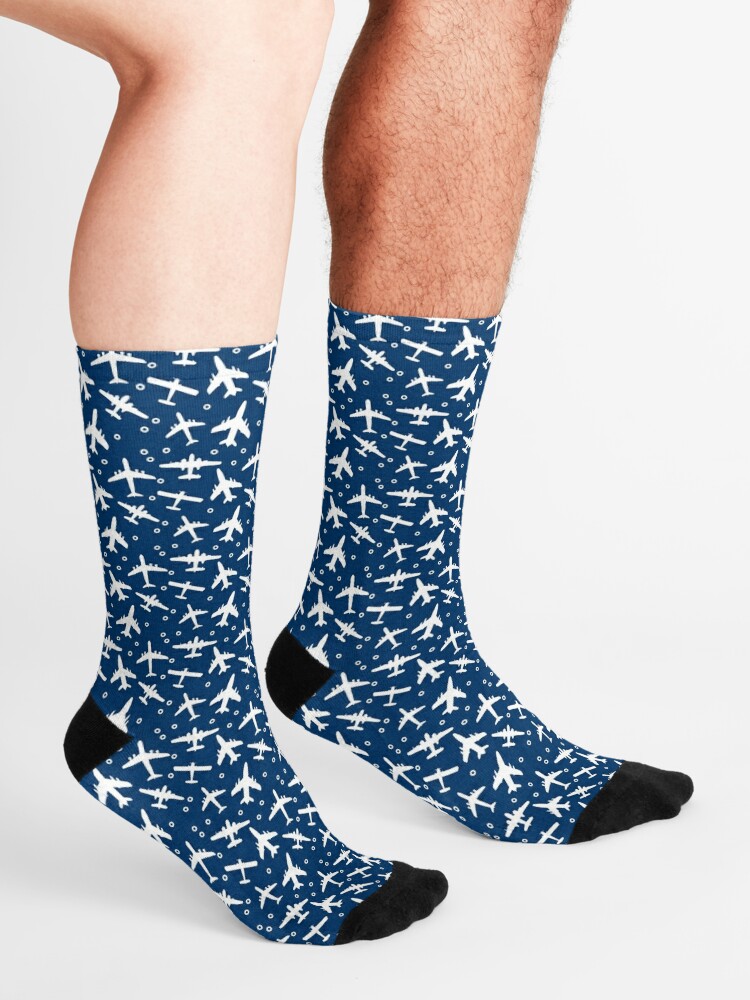 "Blaue und weiße Flugzeuge Silhouette Muster" Socken von CreativeTwins