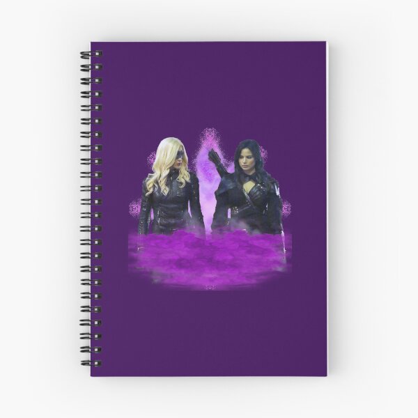 Artikelvorschau, Laurel Lance und Nyssa Al Ghul lila Hintergrund entworfen und verkauft von dutchchu.