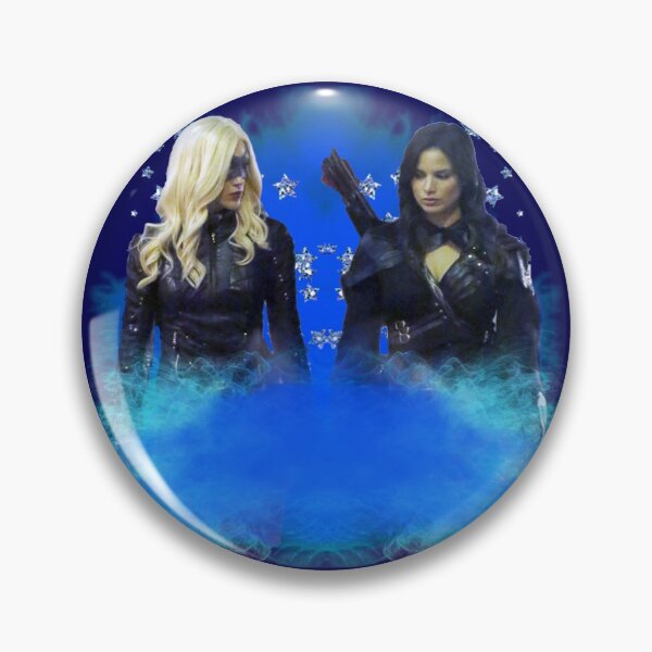 Aperçu de l'œuvre Laurel Lance et Nyssa Al Ghul fond bleu créée et vendue par dutchchu.