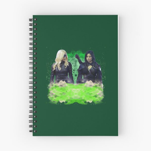 Artikelvorschau, Laurel Lance und Nyssa Al Ghul grüner Hintergrund entworfen und verkauft von dutchchu.