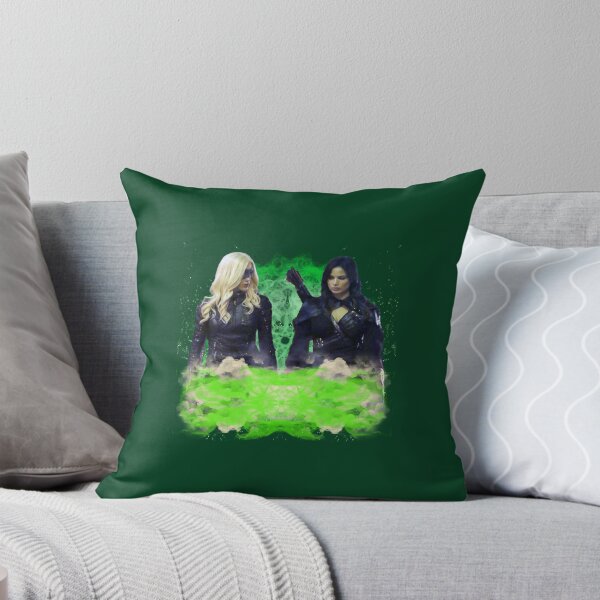 Artikelvorschau, Laurel Lance und Nyssa Al Ghul grüner Hintergrund entworfen und verkauft von dutchchu.