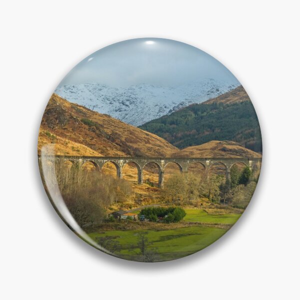 Artikelvorschau, Das bekannte Glenfinnan-Viadukt in Schottland in der Nähe von Fort William entworfen und verkauft von Cameranick.