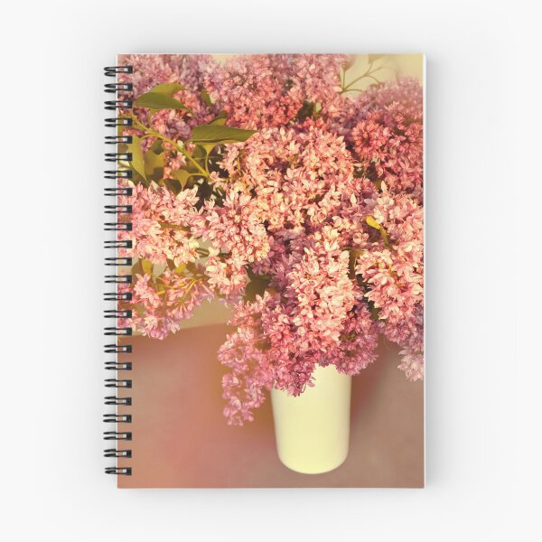Artikelvorschau, Fliederblumen in einer Vase entworfen und verkauft von CameliaC.