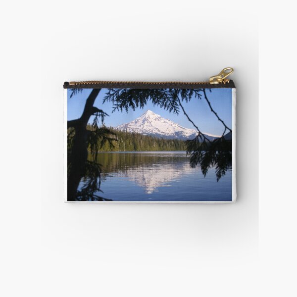 Aperçu de l'œuvre Mt Hood reflétant dans le lac perdu créée et vendue par Captures Of Creation.