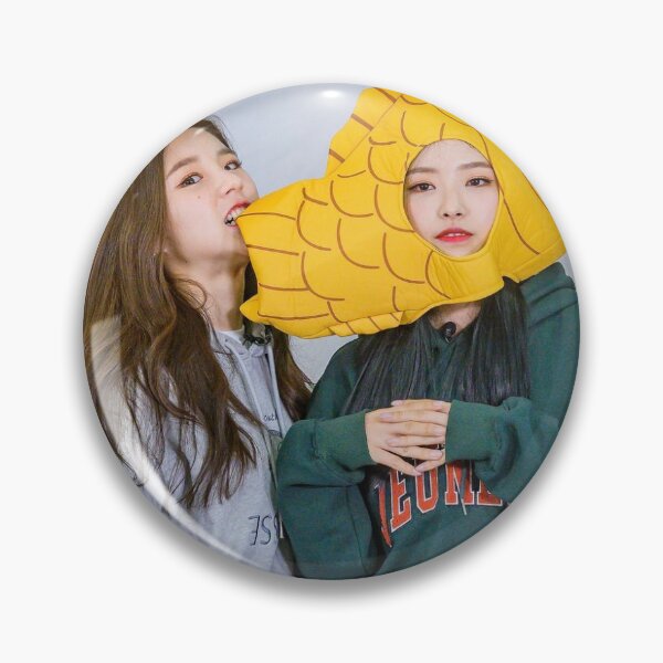 Artikelvorschau, Loona heejin und olivia hye entworfen und verkauft von adhdkuroo.