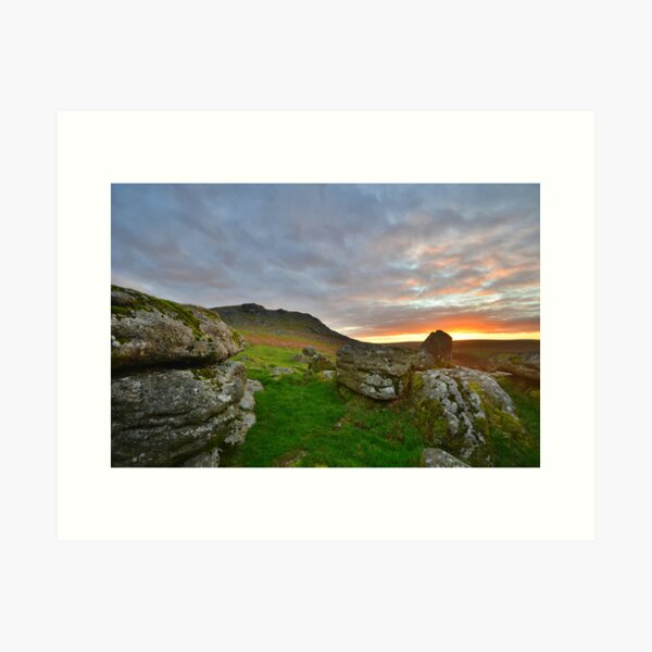 Aperçu de l'œuvre Dartmoor: Sunrise at Sheepstor créée et vendue par Rob Parsons (Just a Walker with a Camera).