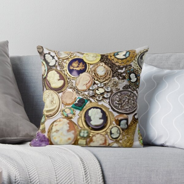 Cameo Calamity Coussin