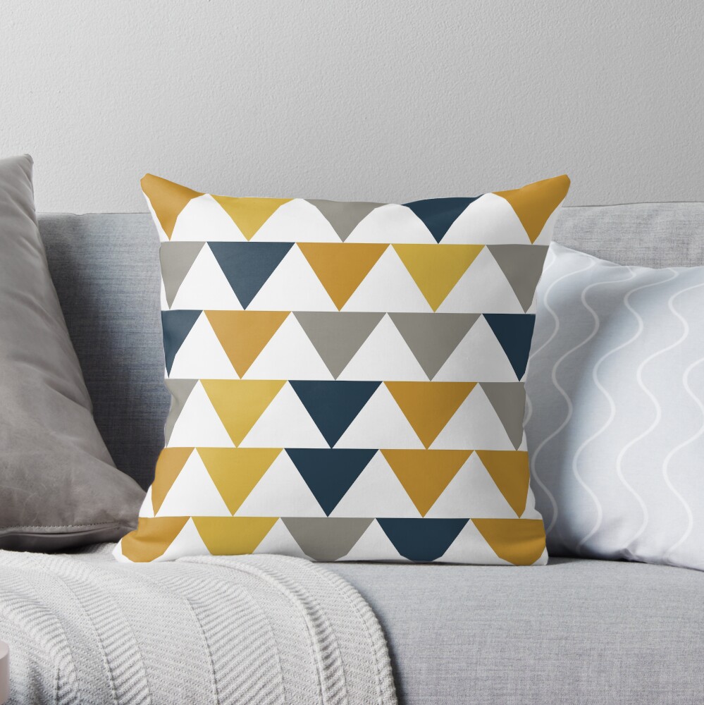 Pfeile 2 - Minimalistisches geometrisches Muster in Senfgelb, Marineblau, Grau und Weiß Dekokissen