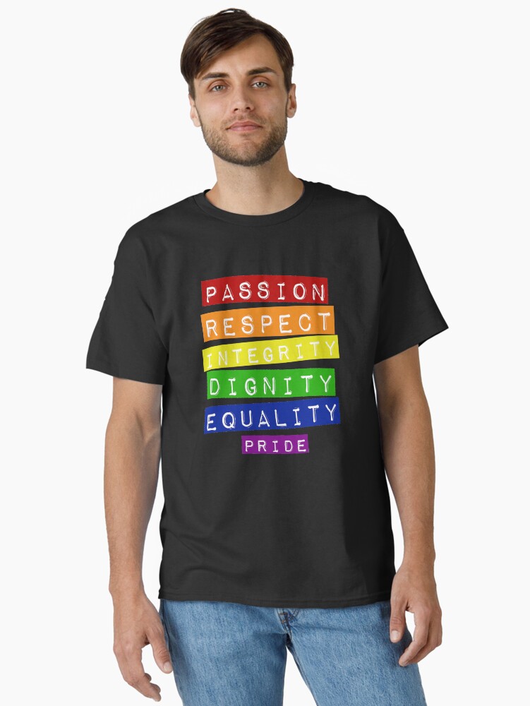 Thumbnail 2 von 7, Classic T-Shirt, Diese fünf Wörter in Regenbogenfarben buchstabieren das letzte Wort des Stolzes. Es ist Zeit, Stolz auf sich selbst zu zeigen designt und verkauft von RdwnggrlDesigns.