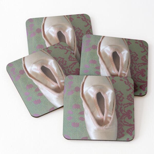 Aperçu de l'œuvre Pointe chaussures sur un tapis magique vert et magenta créée et vendue par StephanieCAD.