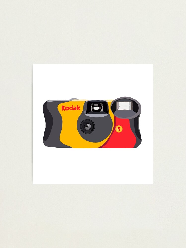 Impression photo for Sale avec l'œuvre « Appareil photo jetable Kodak Fun  Saver » de l'artiste zoerigby