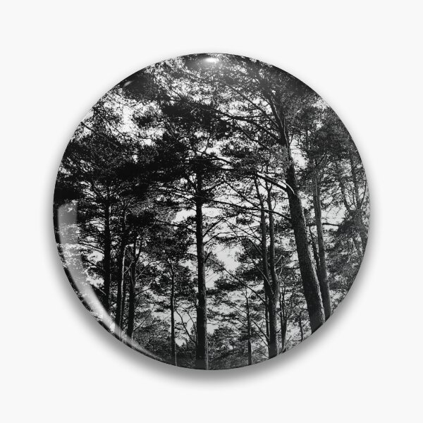 Aperçu de l'œuvre Woodland en noir et blanc créée et vendue par lfmdesigns.