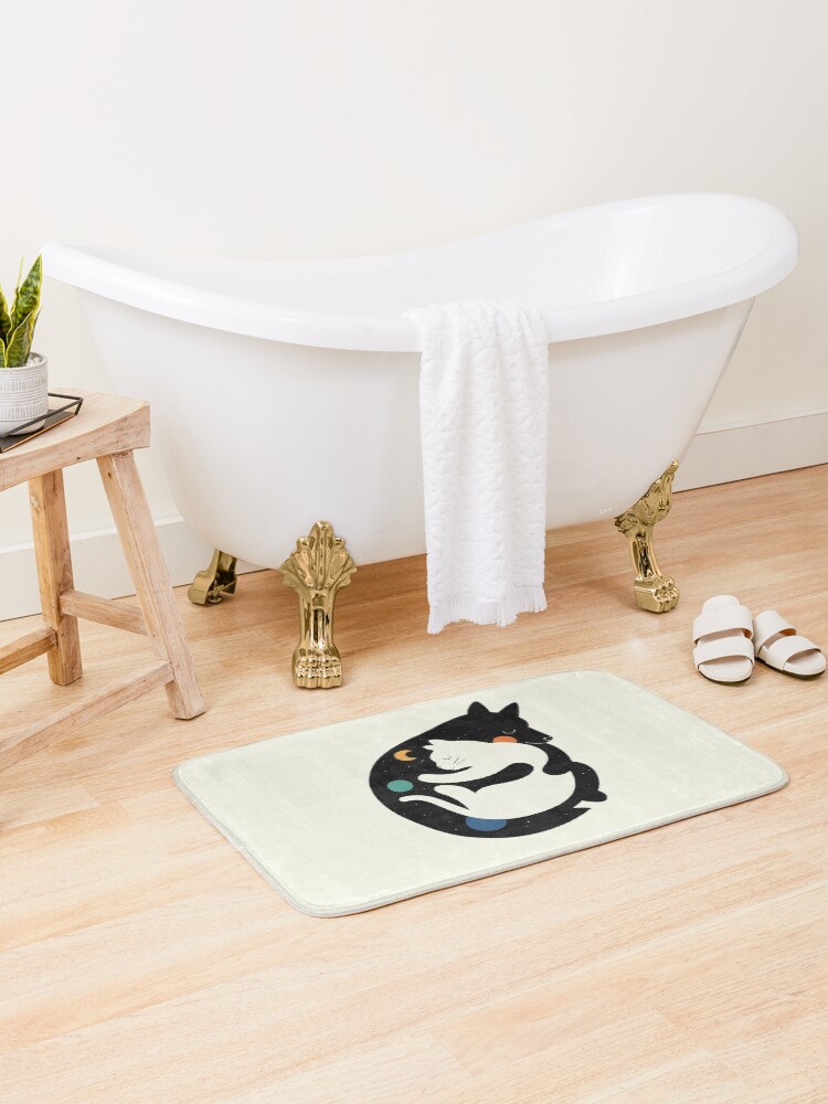 Imagen 2 de 6, Alfombra de baño con la obra Más abrazos menos peleas, diseñada y vendida por AndyWestface.