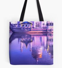 REFLECTING ON MOSQUE Tote Bag
