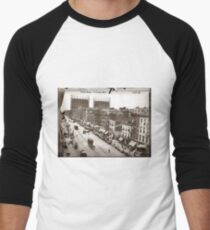 Camiseta ¾ bicolor para hombre Little Italy NYC Photograph (1908)