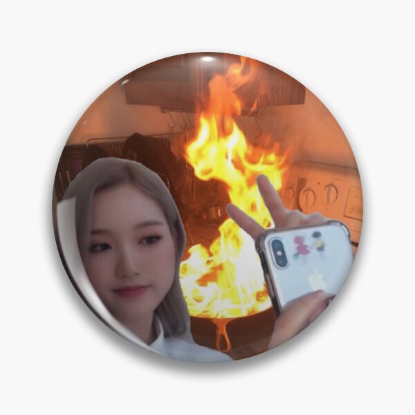 LOONA Gowon with fire Pin