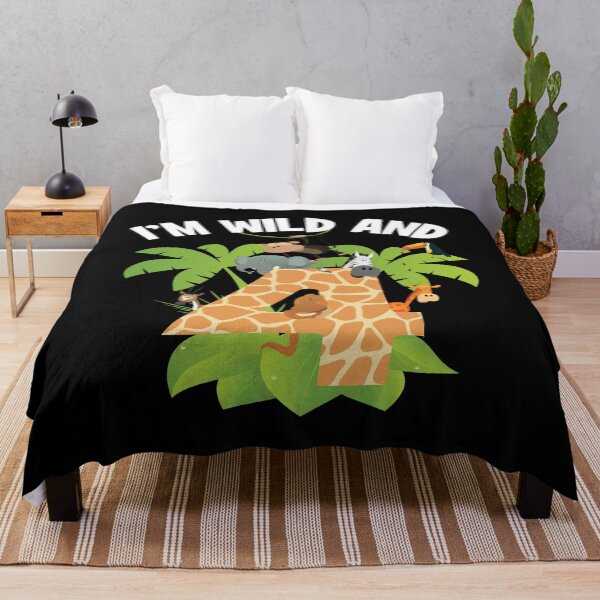 Artikelvorschau, Ich bin wild und 4 Jahre alt Zoo Thema 4. Geburtstag Animal Party Produkt entworfen und verkauft von Grabitees.