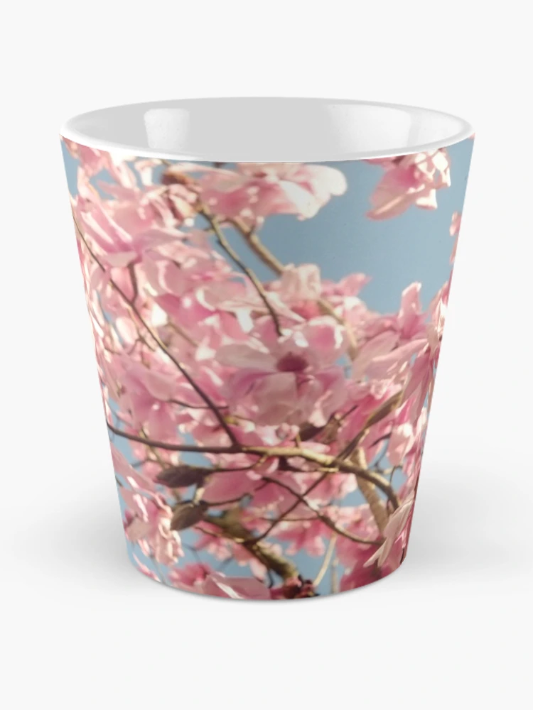 Aperçu 2 sur 4. Mug à café avec l'œuvre “Magnolia Spring“ créée et vendue par Richard Couchman.