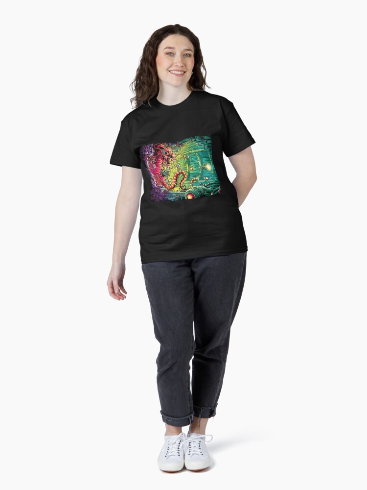 Imagen 4 de 7, Camiseta clásica con la obra Videojuegos Épicos, diseñada y vendida por FotoLibreStudio.