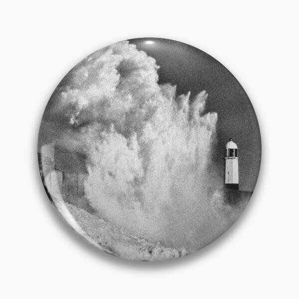 Artikelvorschau, Große Wellen und Leuchtturm entworfen und verkauft von heidipics.