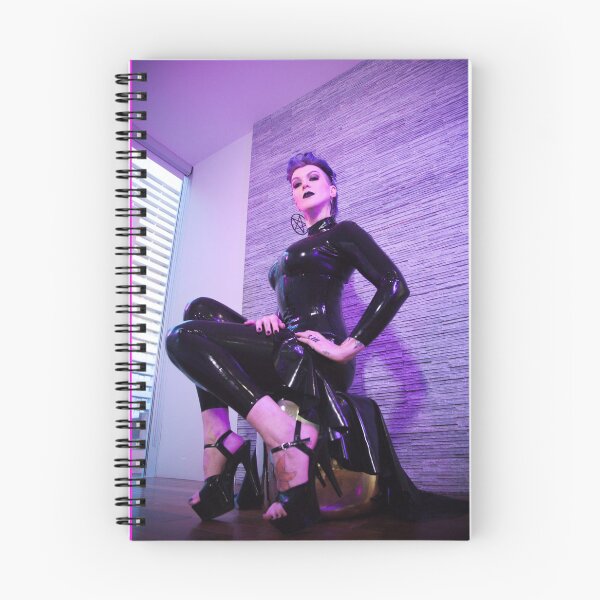 Artikelvorschau, Mit Latex bekleidete Lady Valeska entworfen und verkauft von LadyValeska.