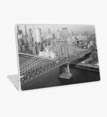 Vinilo para portátil Manhattan Bridge Black and White Photograph