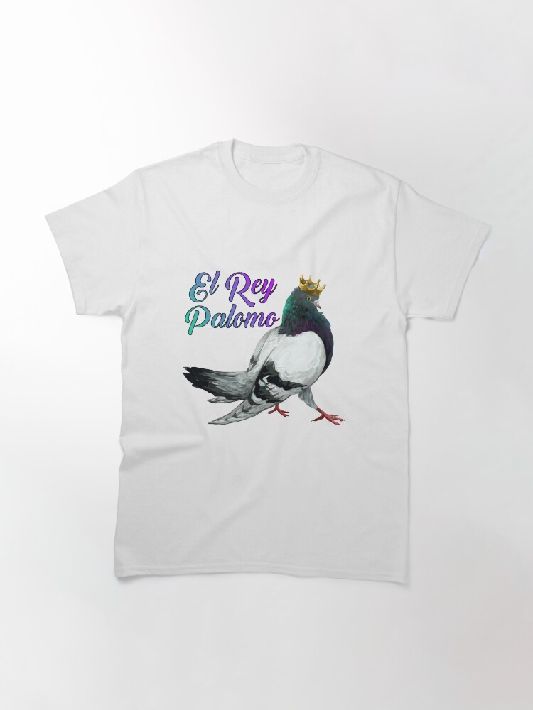 Imagen 3 de 7, Camiseta clásica con la obra El Rey Palomo, diseñada y vendida por FotoLibreStudio.