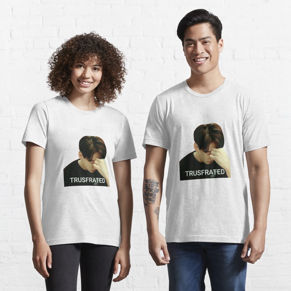 Artikel-Vorschau von Essential T-Shirt, designt und verkauft von bagtag101.