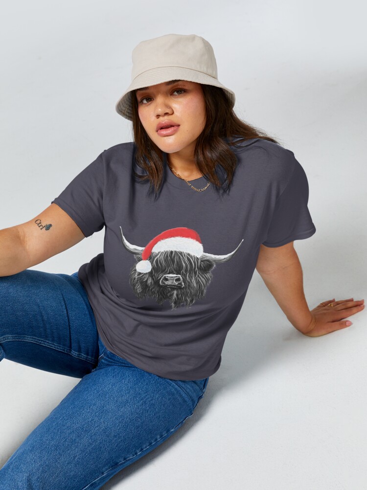 Disover Scottish Highland Cow Christmas Santa Hat Classic T-Shirt