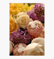 Mes macarons parmi les fleurs Photographic Print