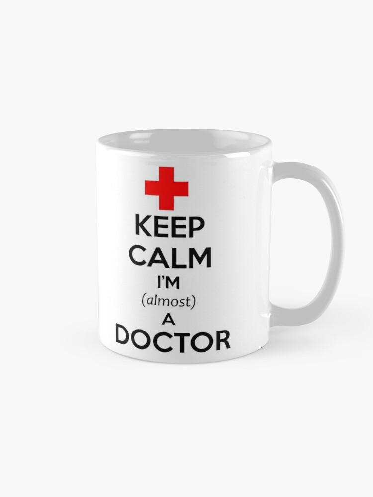 Taza de café for Sale con la obra «Regalos para estudiantes de medicina:  mantén la calma Soy casi un médico Ideas divertidas de regalos para  estudiantes de medicina y graduación para futuros