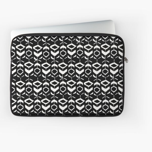 White flower pattern on a black background Laptop Sleeve