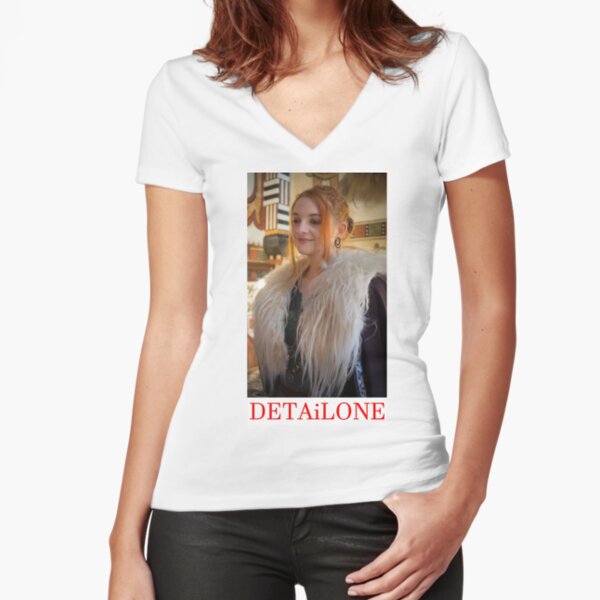 Potrait made by Blunder for Detailone. Fitted V-Neck T-Shirt