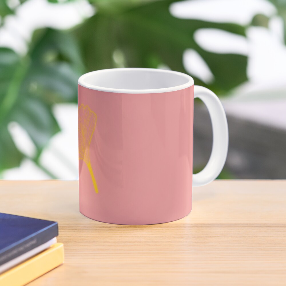 Gold ginkgo leaf design/pink Mug