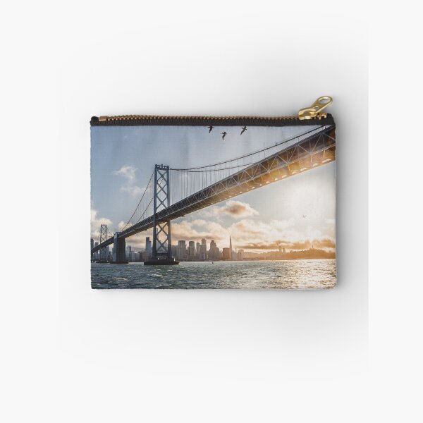 Aperçu de l'œuvre Coucher de soleil sur le pont de la baie de San Francisco créée et vendue par scenicpath.