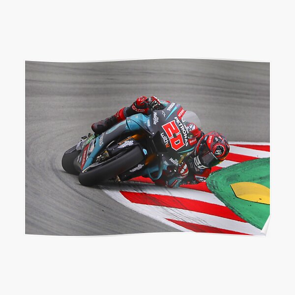 Fabio Quartararo passe dans un coin Poster