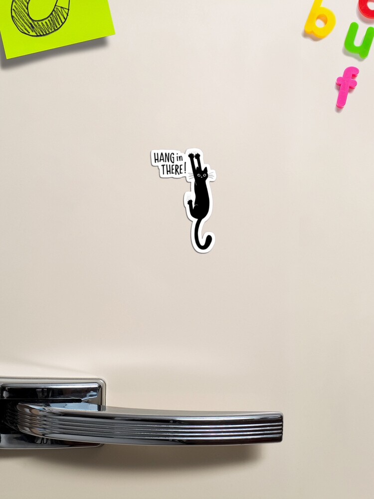 Thumbnail 1 von 3, Magnet, Lustige schwarze Katze hängt an - Bleib dran! Humorvolle Katze designt und verkauft von ShortCoffee.