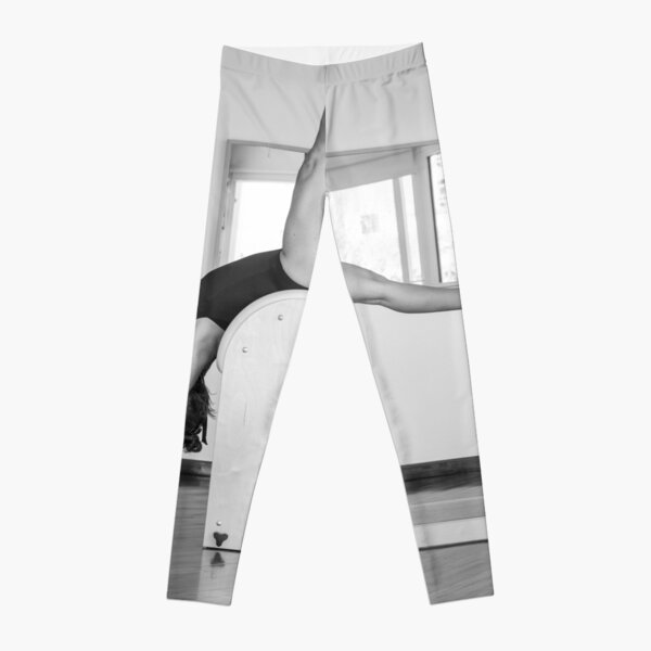 Pure Pilates with your teacher Ivana. Look great in Ibiza Leggings