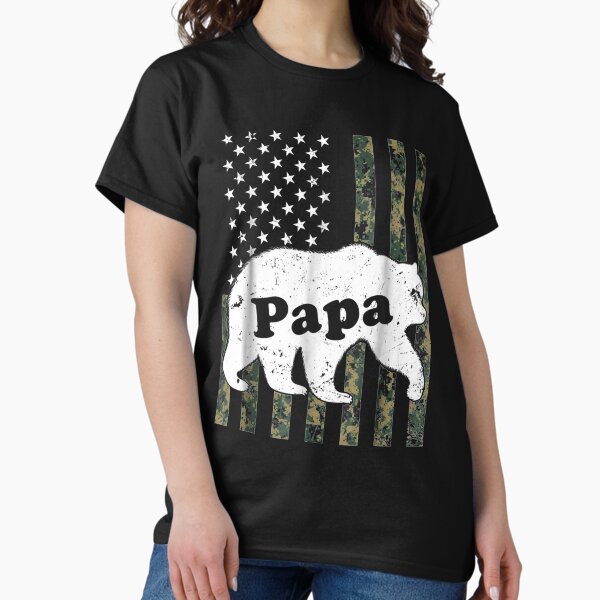 Vista previa del artículo con la obra «Mens Mens Papa Bear Camouflage USA Bandera Americana», diseñado y vendido por PatrikRadic.